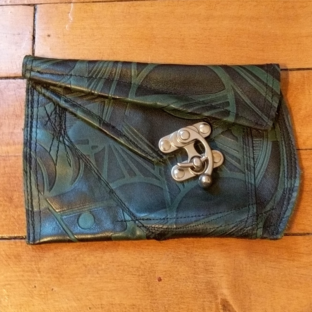 ⭐️4-for-$25!⭐️ Women's green clutch